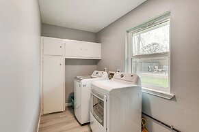 10 Mi to Dtwn Houston: Dog-friendly Home w/ Yard!