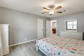 10 Mi to Dtwn Houston: Dog-friendly Home w/ Yard!