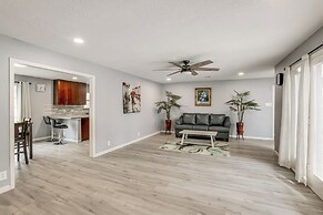 10 Mi to Dtwn Houston: Dog-friendly Home w/ Yard!