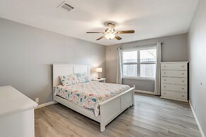 10 Mi to Dtwn Houston: Dog-friendly Home w/ Yard!