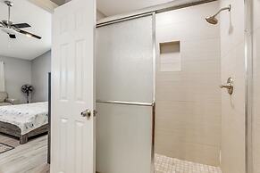 10 Mi to Dtwn Houston: Dog-friendly Home w/ Yard!