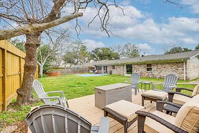 10 Mi to Dtwn Houston: Dog-friendly Home w/ Yard!