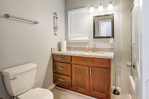 10 Mi to Dtwn Houston: Dog-friendly Home w/ Yard!