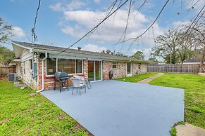 10 Mi to Dtwn Houston: Dog-friendly Home w/ Yard!