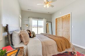 Mtn-view Hideaway w/ Wood Stove in Pueblo!