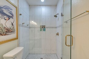 1 Mi to Shore: Condo w/ Pool Access in Galveston