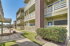 1 Mi to Shore: Condo w/ Pool Access in Galveston