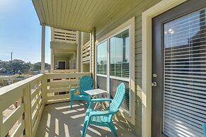 1 Mi to Shore: Condo w/ Pool Access in Galveston