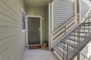 1 Mi to Shore: Condo w/ Pool Access in Galveston