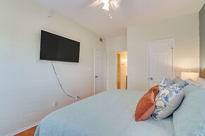 1 Mi to Shore: Condo w/ Pool Access in Galveston