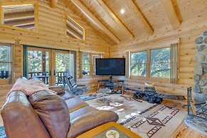 33 Mi to Yosemite NP: Custom Log Home w/ Deck!