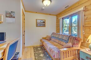 33 Mi to Yosemite NP: Custom Log Home w/ Deck!