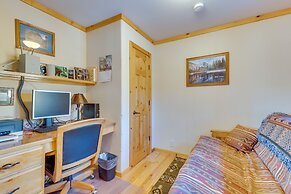 33 Mi to Yosemite NP: Custom Log Home w/ Deck!