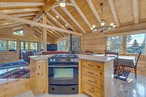 33 Mi to Yosemite NP: Custom Log Home w/ Deck!