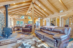 33 Mi to Yosemite NP: Custom Log Home w/ Deck!