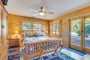 33 Mi to Yosemite NP: Custom Log Home w/ Deck!