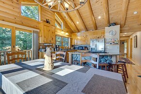 33 Mi to Yosemite NP: Custom Log Home w/ Deck!