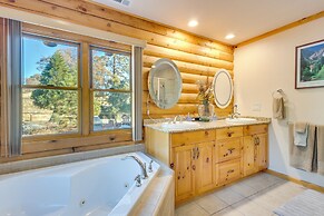 33 Mi to Yosemite NP: Custom Log Home w/ Deck!