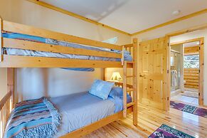 33 Mi to Yosemite NP: Custom Log Home w/ Deck!