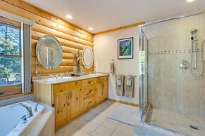 33 Mi to Yosemite NP: Custom Log Home w/ Deck!