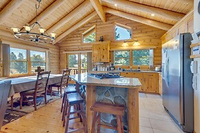 33 Mi to Yosemite NP: Custom Log Home w/ Deck!