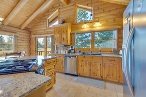 33 Mi to Yosemite NP: Custom Log Home w/ Deck!