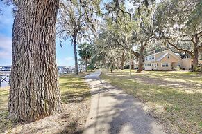 Shared Dock: Cozy Waterfront Retreat in Brunswick