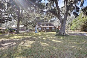 Shared Dock: Cozy Waterfront Retreat in Brunswick