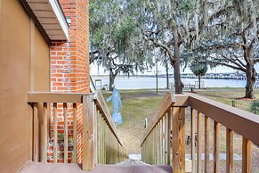Shared Dock: Cozy Waterfront Retreat in Brunswick