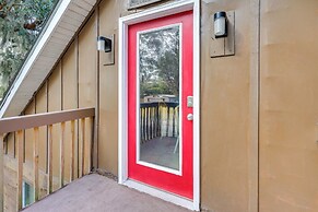 Shared Dock: Cozy Waterfront Retreat in Brunswick