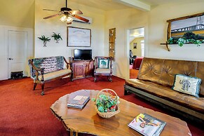 Shared Dock: Cozy Waterfront Retreat in Brunswick