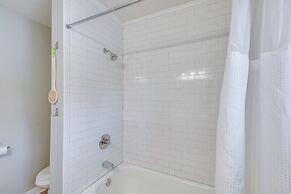 2 Mi to Dtwn: Syracuse Gem w/ Screened Porch