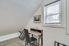 2 Mi to Dtwn Syracuse: Cozy Updated Apt!