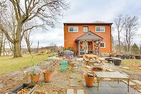Rustic Chic Retreat: 4 Mi to Kennywood!