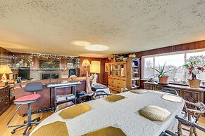 Rustic Chic Retreat: 4 Mi to Kennywood!