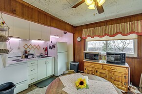 Rustic Chic Retreat: 4 Mi to Kennywood!
