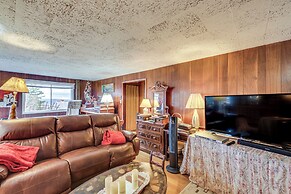 Rustic Chic Retreat: 4 Mi to Kennywood!