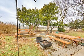 Rustic Chic Retreat: 4 Mi to Kennywood!