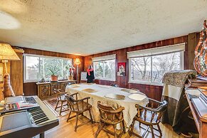 Rustic Chic Retreat: 4 Mi to Kennywood!