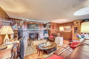 Rustic Chic Retreat: 4 Mi to Kennywood!
