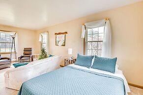 Walk to Centennial Park: Apartment w/ Garage!