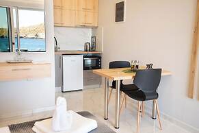 Beachfront Studio Kyma West