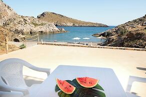 Beachfront Studio Kyma West