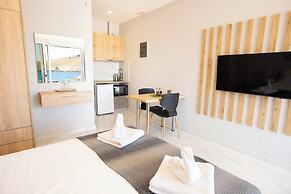 Beachfront Studio Kyma West