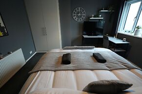 Detached Homestay With Private Rooms