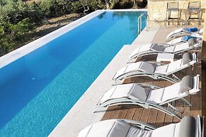 Villa Mirtylla luxury retreat. Pool Gym