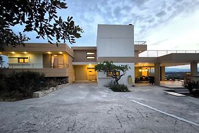 Villa Mirtylla luxury retreat. Pool Gym