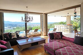 Villa Mirtylla luxury retreat. Pool Gym