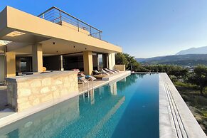 Villa Mirtylla luxury retreat. Pool Gym