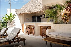 Jungle Resort Suites & Private Pool